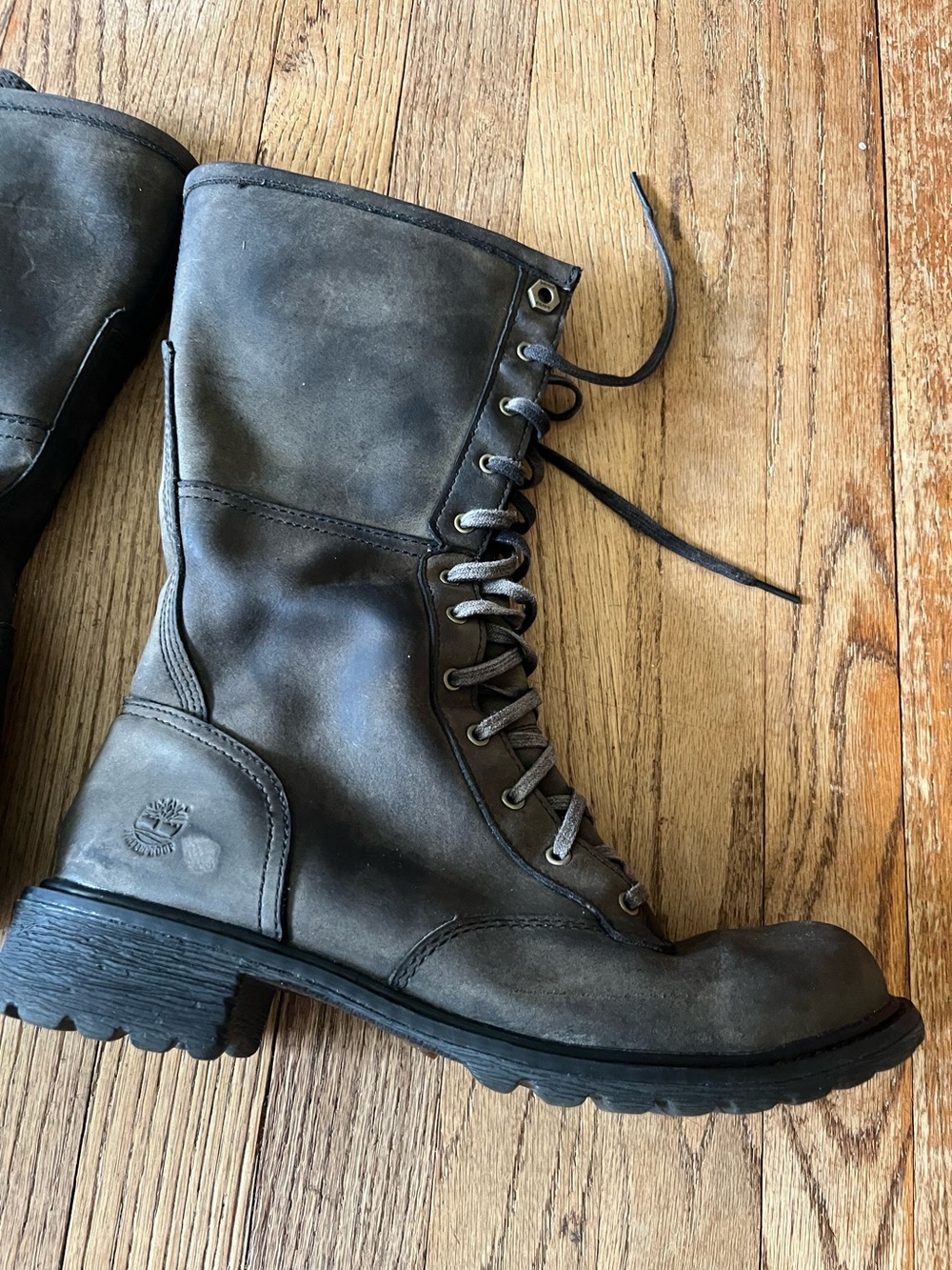 Leaving soon AS IS Timberland women’s 8.5 combat style boots AS IS - Picture 10 of 16